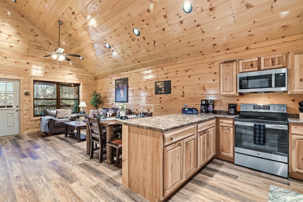 Mountains R Calling, Cozy Hideaway, King Beds, Hot-Tub, Arcade, Ev Ready Pigeon Forge Eksteriør bilde