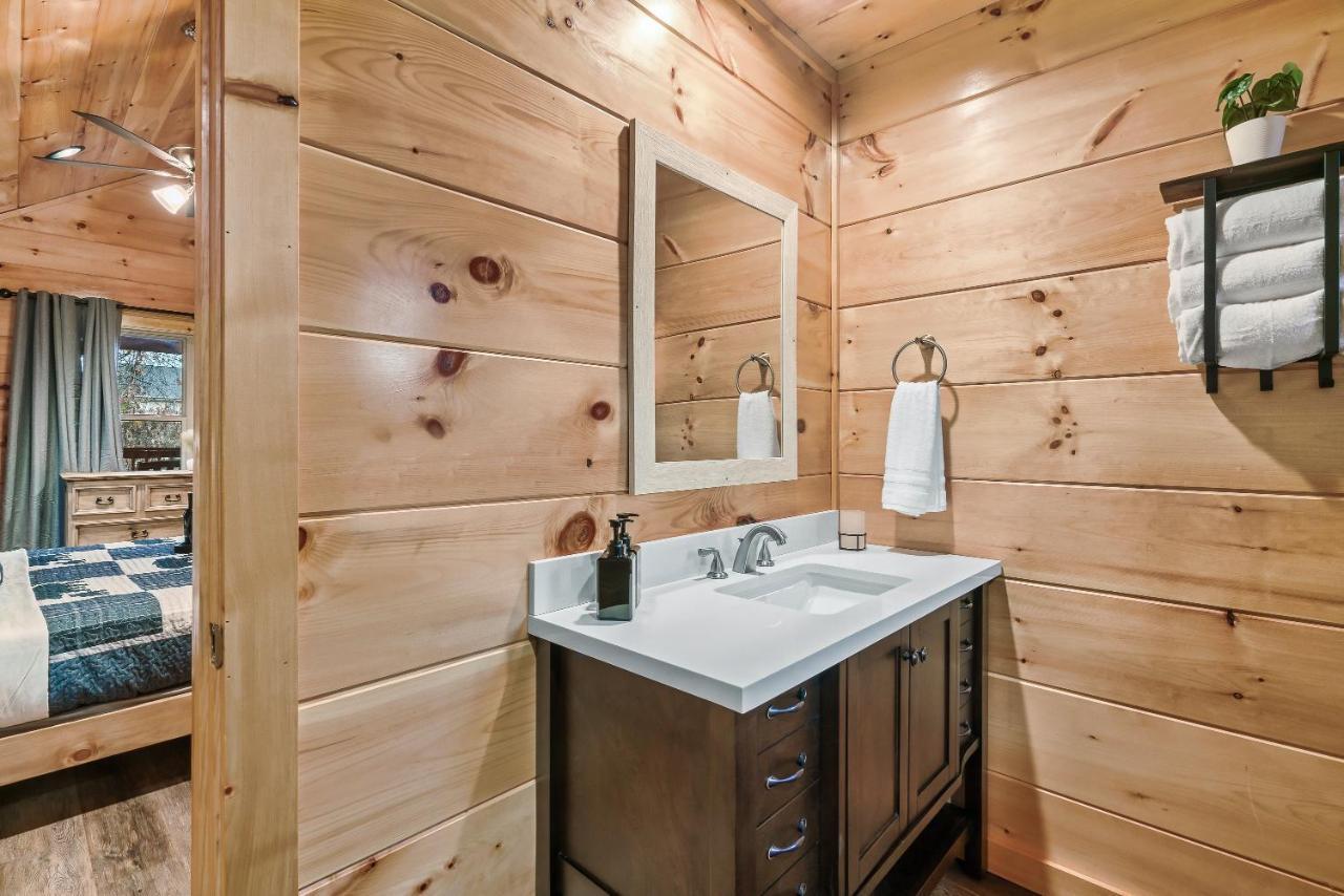 Mountains R Calling, Cozy Hideaway, King Beds, Hot-Tub, Arcade, Ev Ready Pigeon Forge Eksteriør bilde