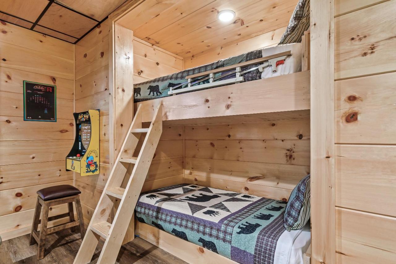 Mountains R Calling, Cozy Hideaway, King Beds, Hot-Tub, Arcade, Ev Ready Pigeon Forge Eksteriør bilde